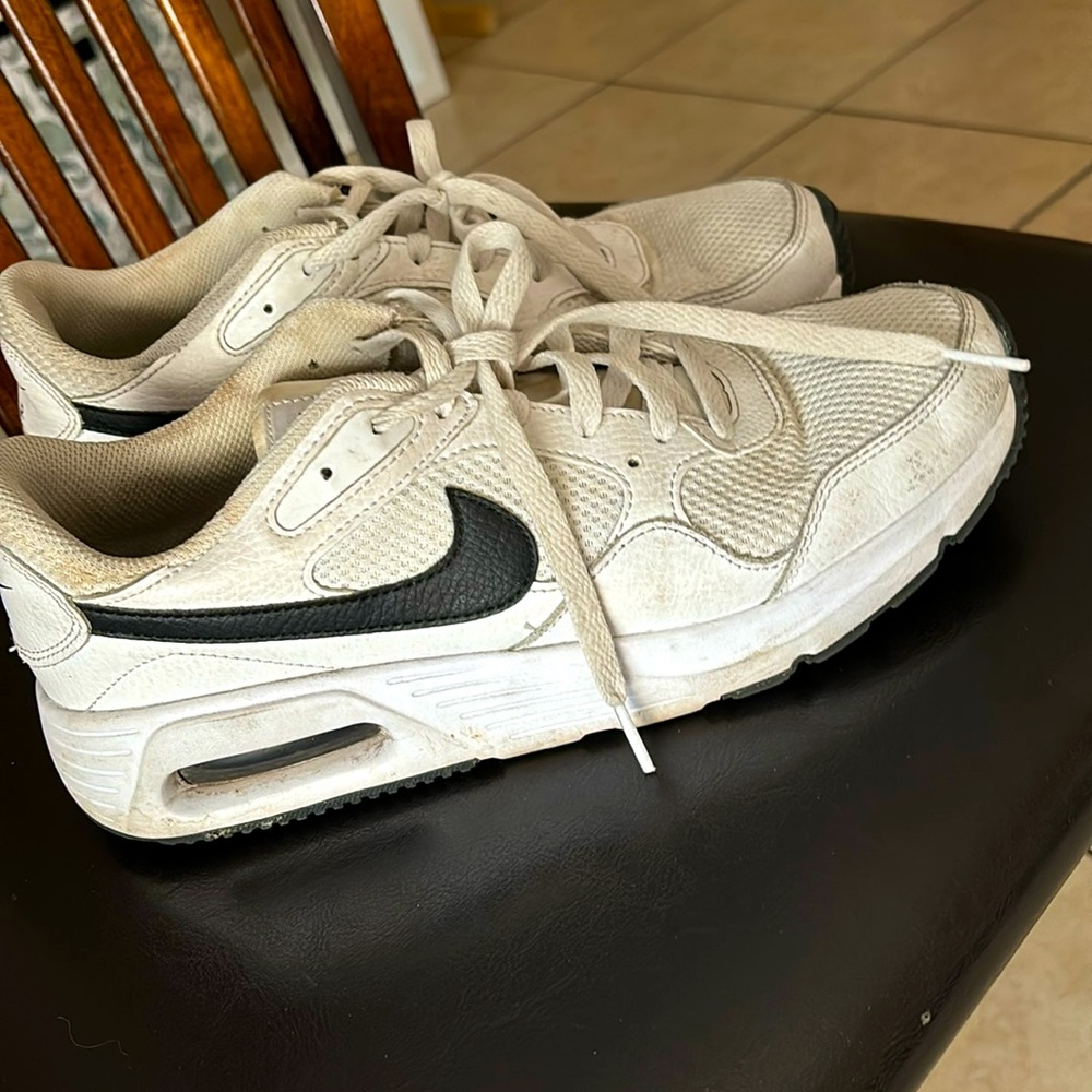 Nike Air Max Size 8.5 men’s. 10.5 in women’s